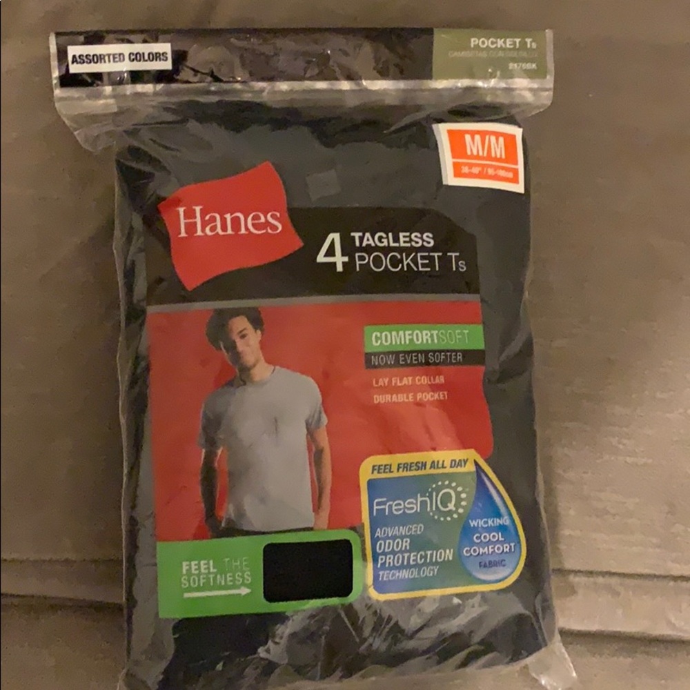 Hanes 4 tagless pocket t’s